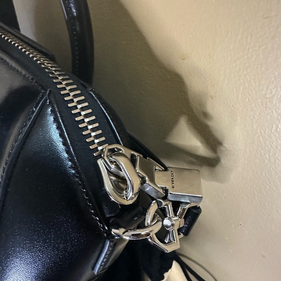 $1469  New Givenchy Mini Antigona Bag in Black Leather BB50TNB1R0 001 - Picture 5 of 16